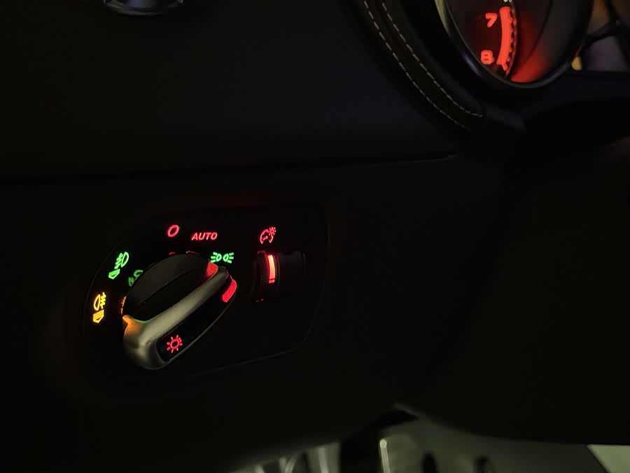 Audi TTS 2011 car image #17