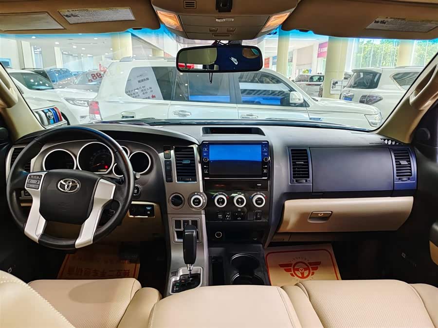 Toyota Sequoia 2018 immagine di auto #17