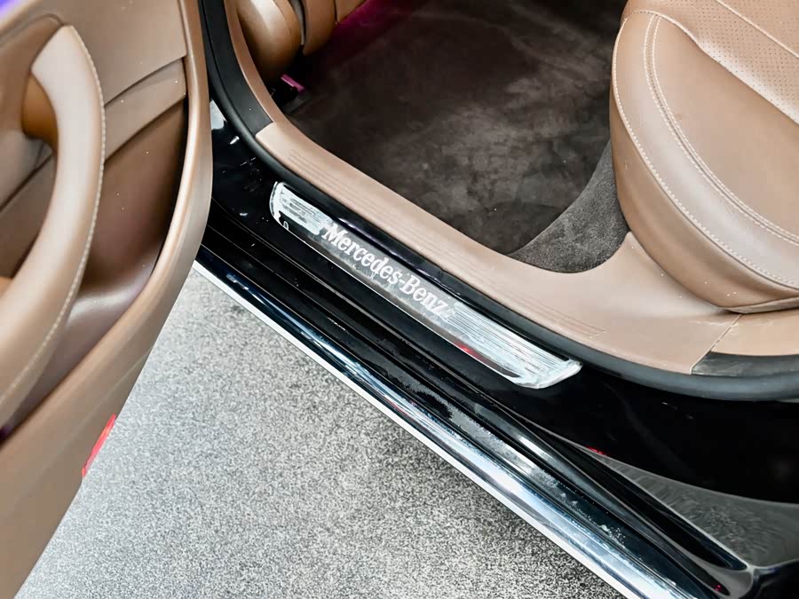 Mercedes-Benz E Class New Energy 2021 car image #17