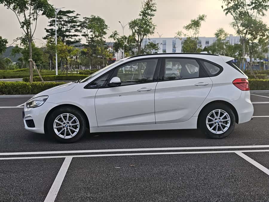 BMW 2 Series Tourer 2018 car image #17