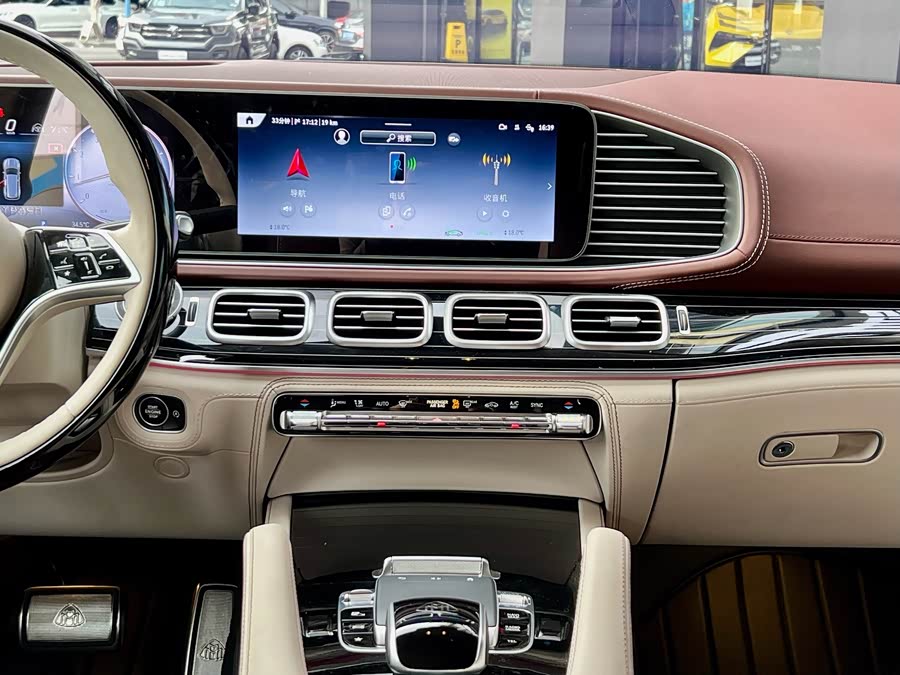 Mercedes-Benz Maybach GLS 2024 صورة سيارة #17