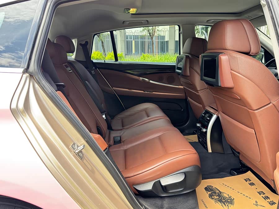 BMW 5 Series GT 2010 immagine di auto #17