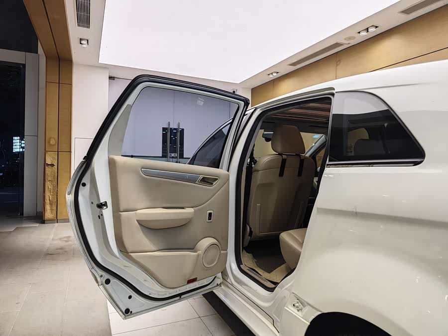 Mercedes-Benz B Class 2011 car image #17