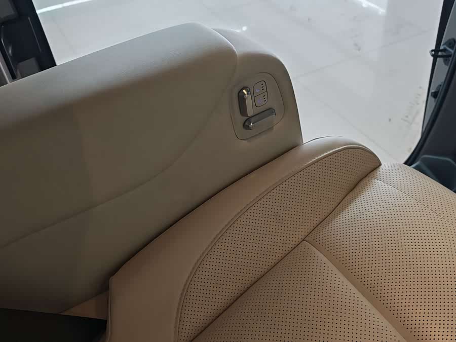 理想汽车 理想MEGA 2024 汽车图片 #17