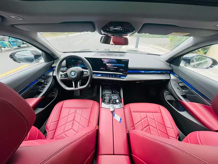 BMW i5 2024 immagine di auto #17