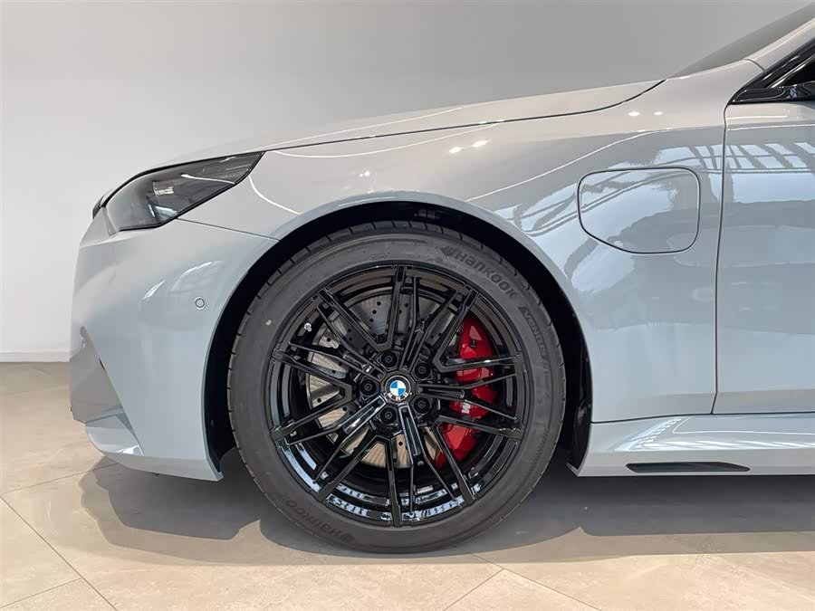 BMW M5 New Energy 2025 #17 BMW M5 New Energy 2025 car image #17