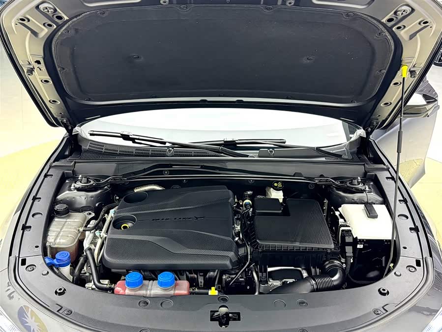 Changan UNI-V iDD 2024 immagine di auto #17