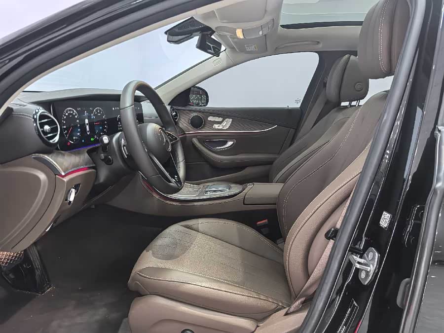 Mercedes-Benz E Class New Energy 2023 car image #17