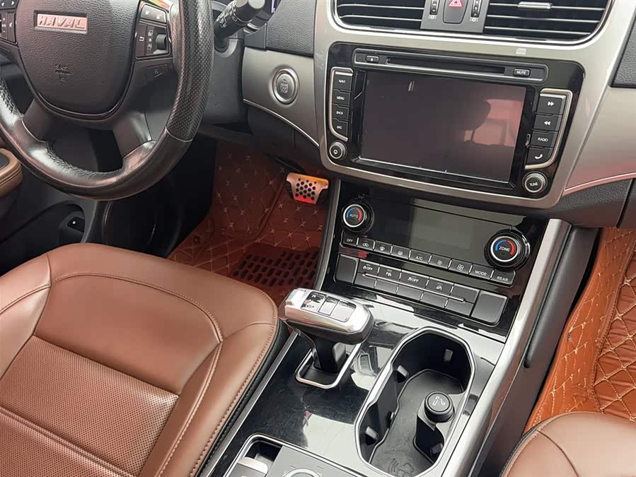 Haval H8 2017 car image #17