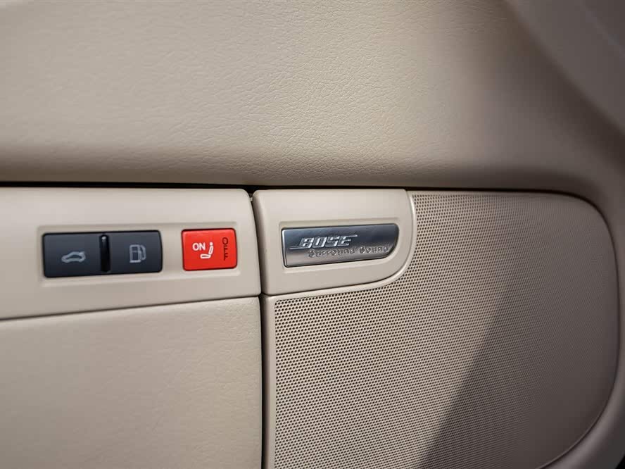 Audi S8 2009 car image #17