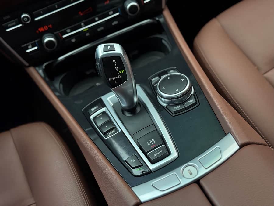 BMW 5 Series GT 2017 #17 BMW 5 Series GT 2017 صورة سيارة #17