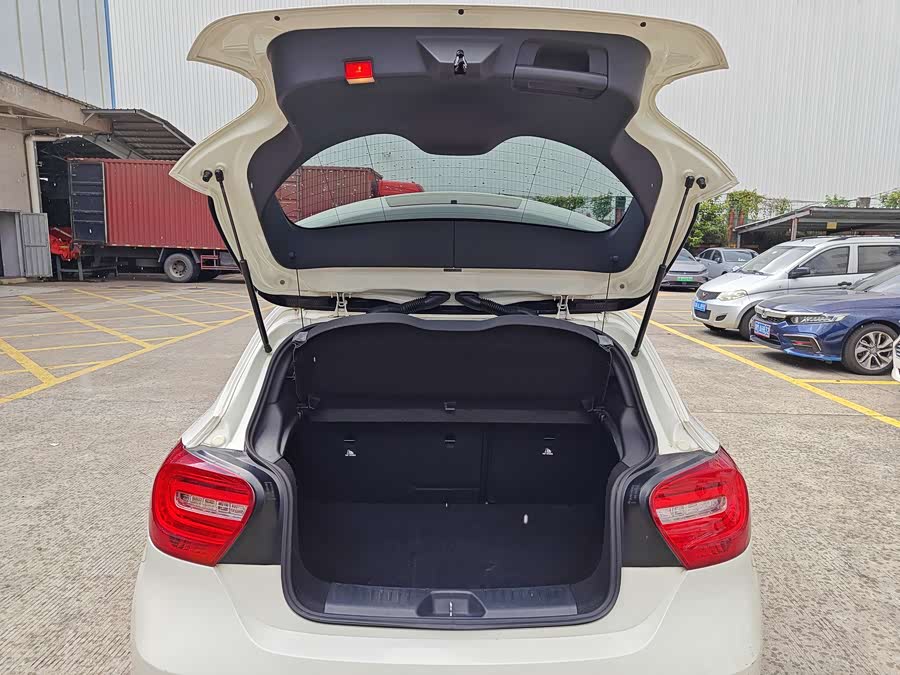 Mercedes-Benz A Class (Imported) 2015 car image #17