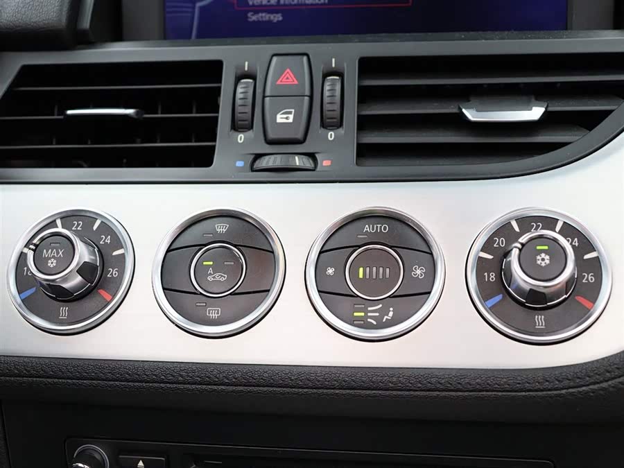 BMW Z4 2010 car image #17