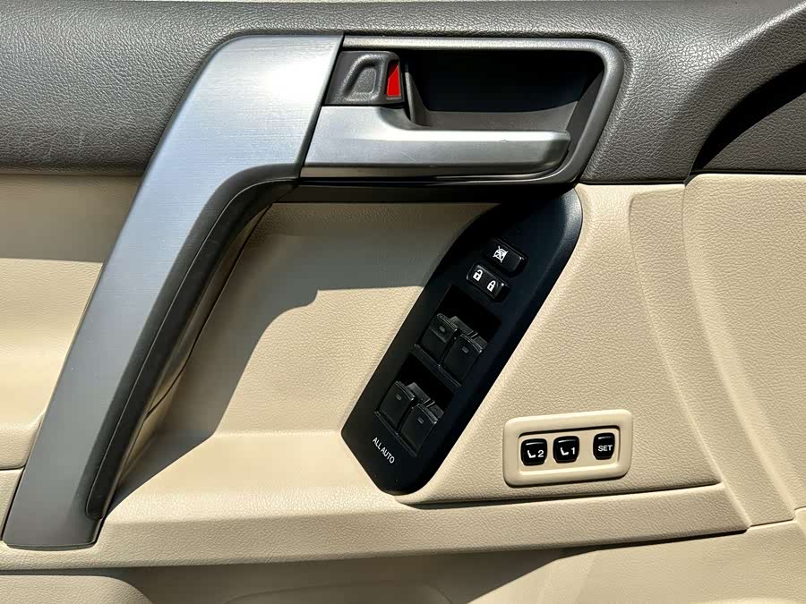 Toyota Land Cruiser Prado 2018 immagine di auto #17