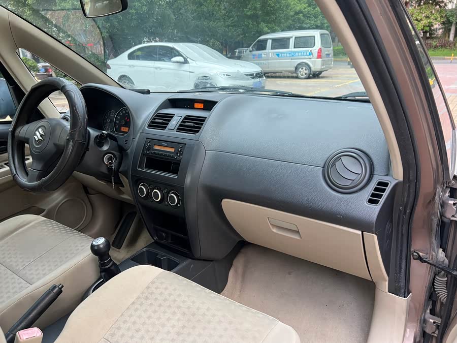 Suzuki SX4 Sedan 2014 imagem de carro #17