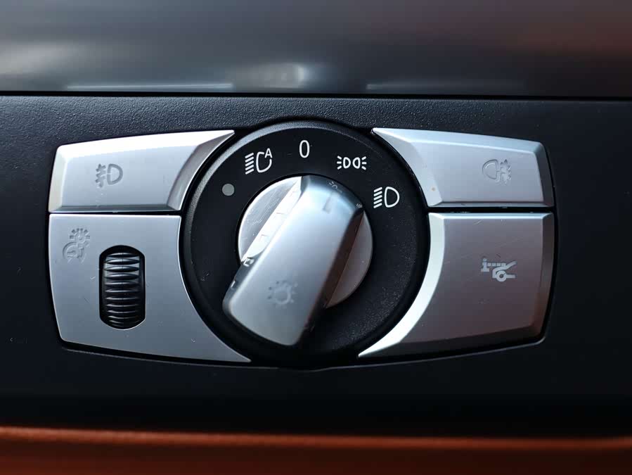 BMW X6 M 2012 car image #17