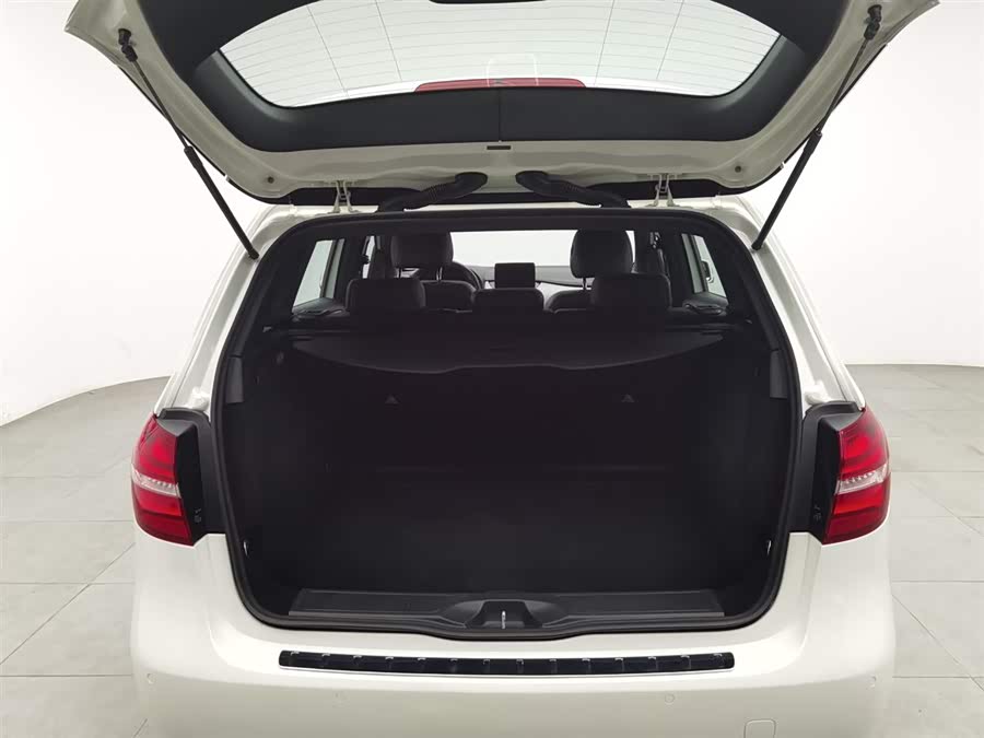 Mercedes-Benz B Class 2017 car image #17