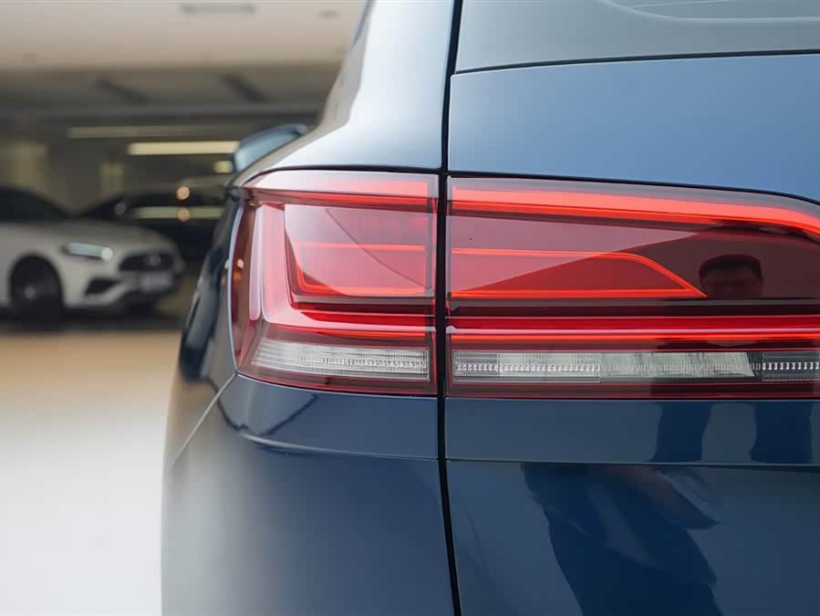 Volkswagen Touareg 2019 car image #17