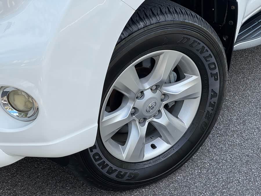 Toyota Land Cruiser Prado 2012 car image #17