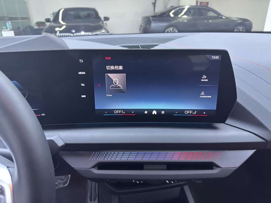 BMW M235L صورة سيارة #17