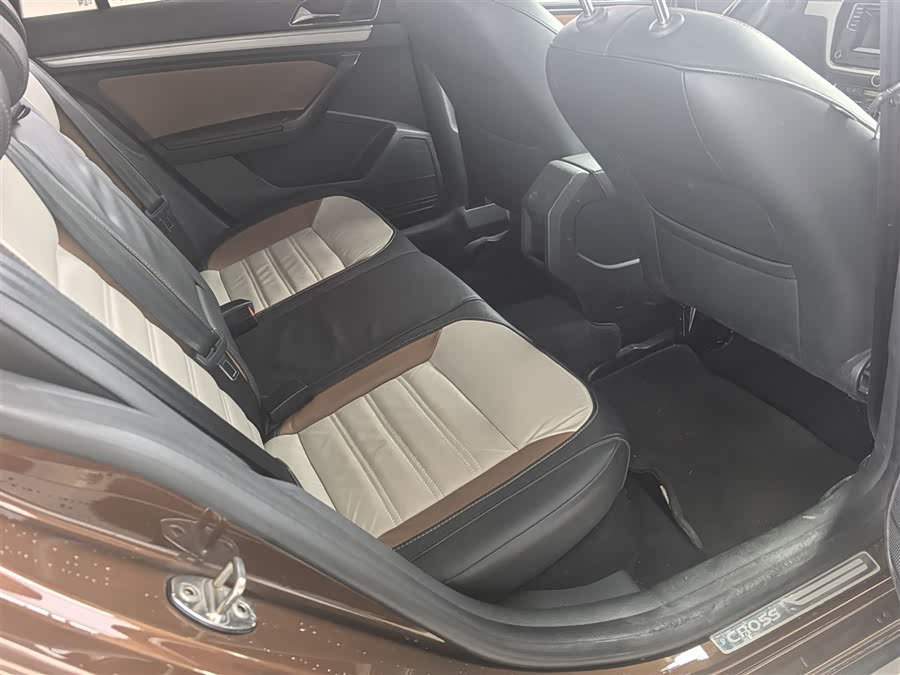 Volkswagen Cross Lavida 2016 car image #17