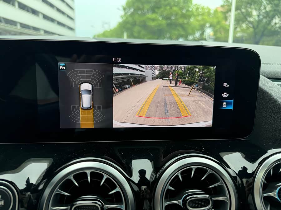 Mercedes-Benz GLA Class 2022 car image #17