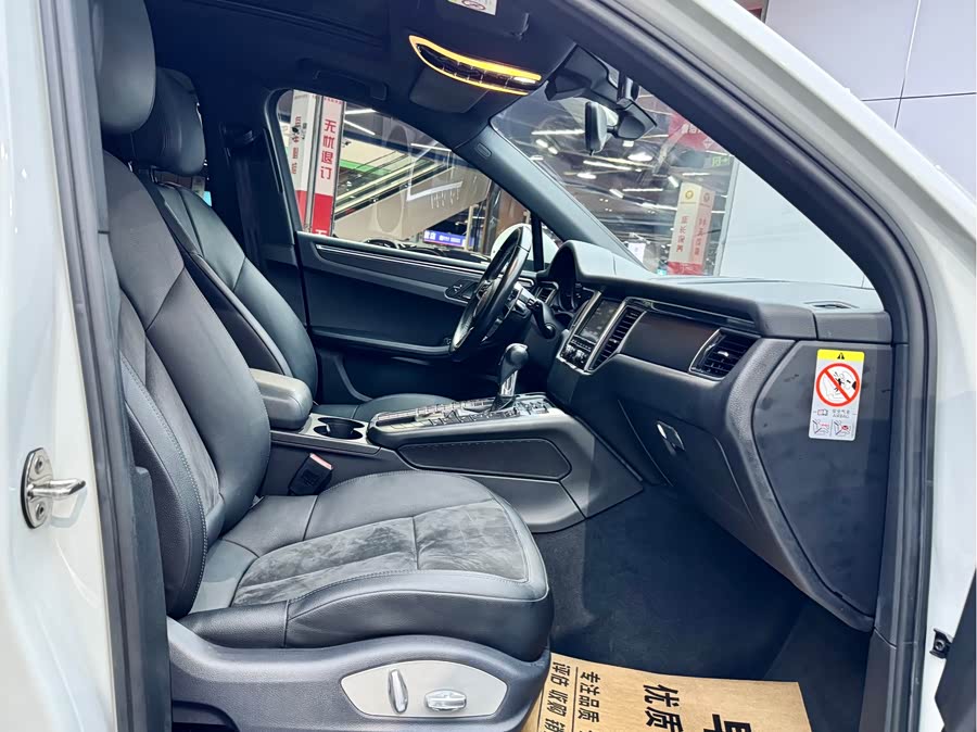 2015 car image #17