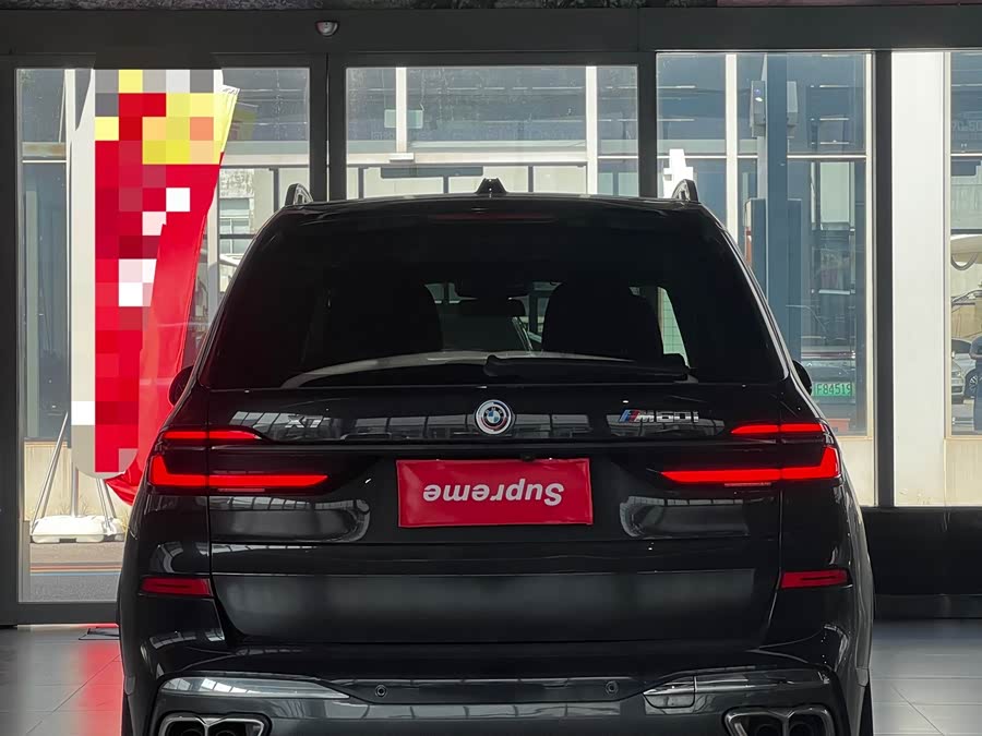 BMW X7 M60i 2023 car image #17