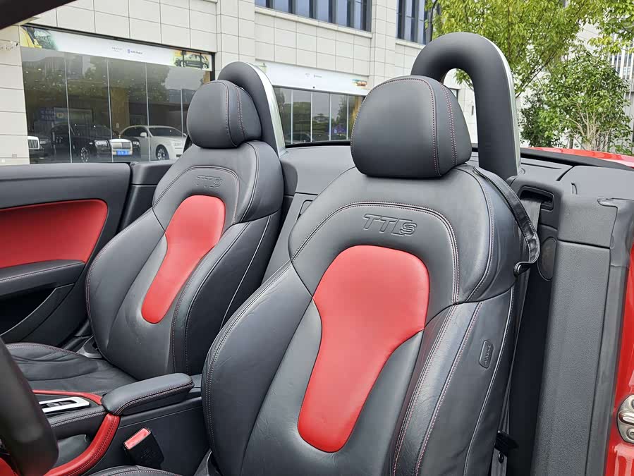 Audi TTS 2015 car image #17