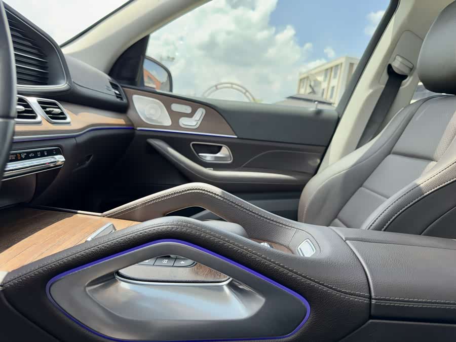 Mercedes-Benz GLE Class New Energy 2022 car image #17