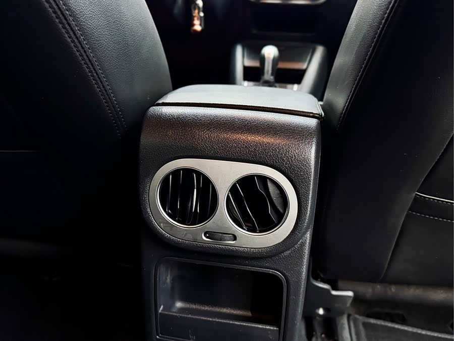 Volkswagen Tiguan 2015 car image #17