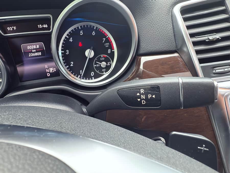 Mercedes-Benz GL Class 2017 immagine di auto #17