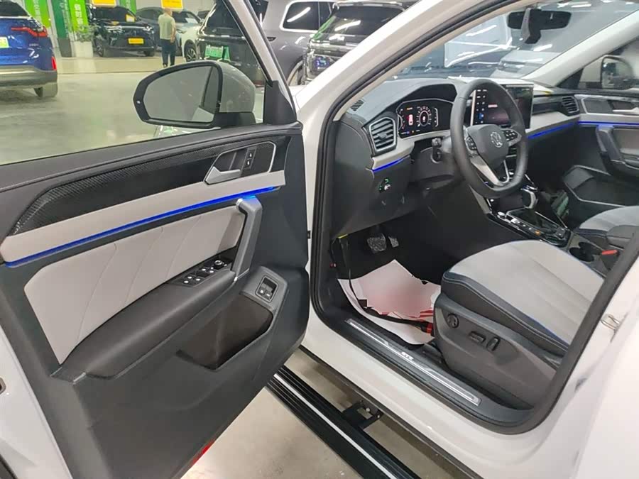 Volkswagen Tayron GTE 2023 car image #17