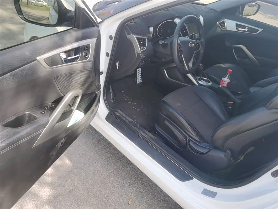 Hyundai Veloster 2015 #17 Hyundai Veloster 2015 car image #17