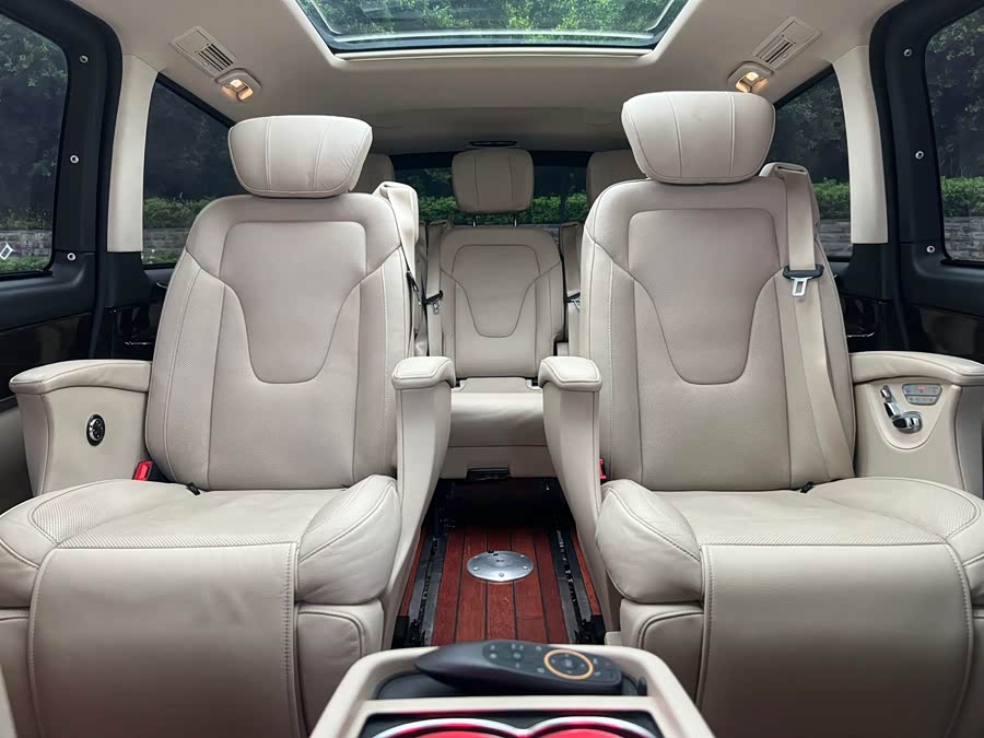 Mercedes-Benz V Class 2019 #17 Mercedes-Benz V Class 2019 car image #17