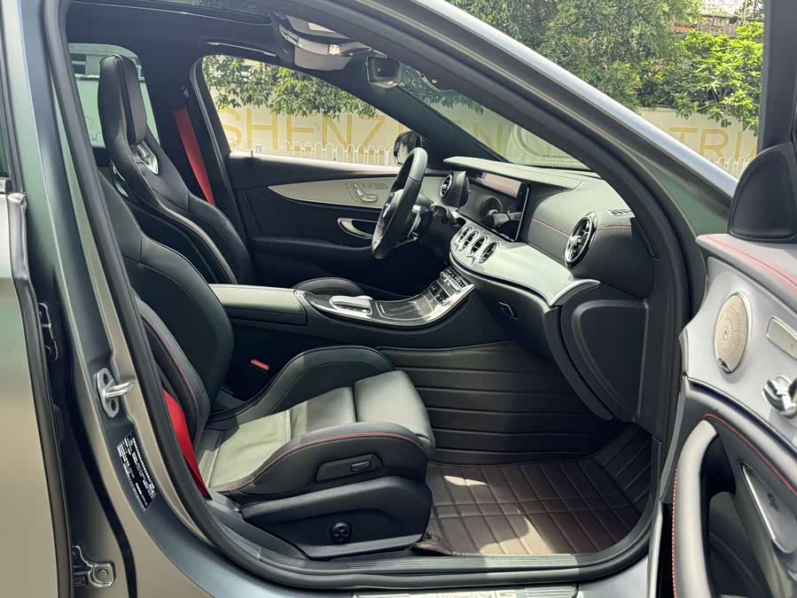 Mercedes-Benz E AMG 2022 immagine di auto #17