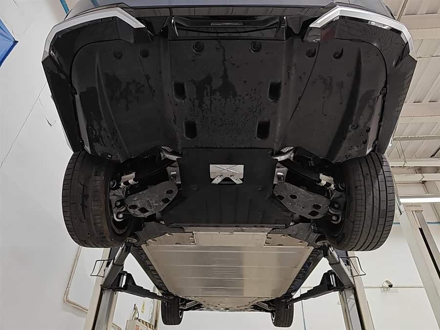 BMW i5 2024 car image #17