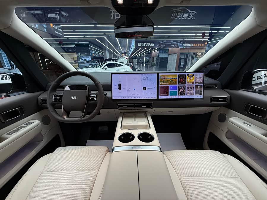 理想汽车 理想MEGA 2025 汽车图片 #17