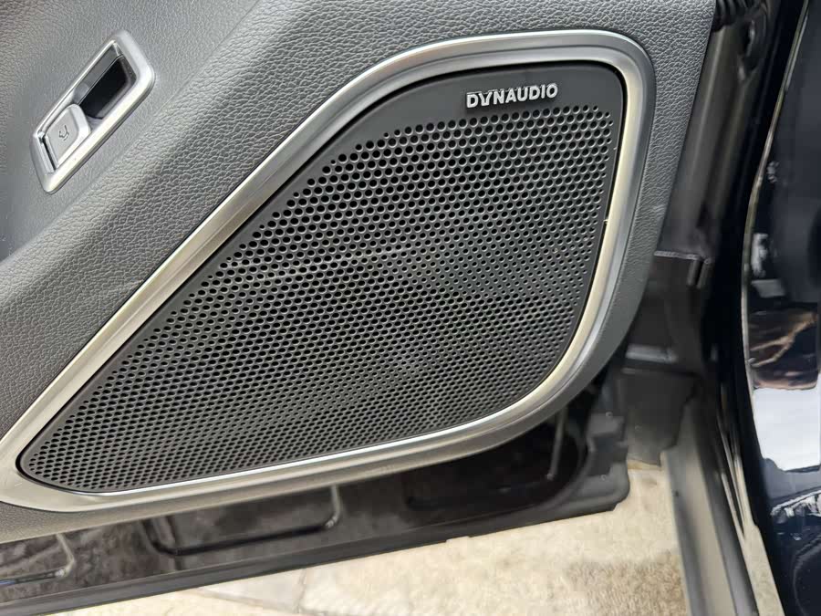 HongQi HS7 PHEV 2024 car image #17