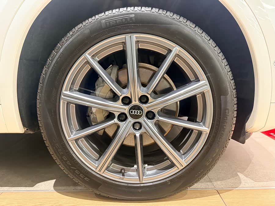 Audi Q5L 2022 car image #17