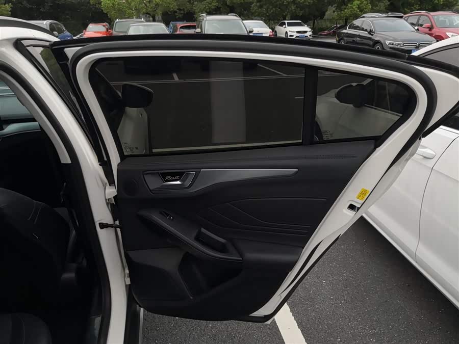 Ford Focus Active 2021 car image #17