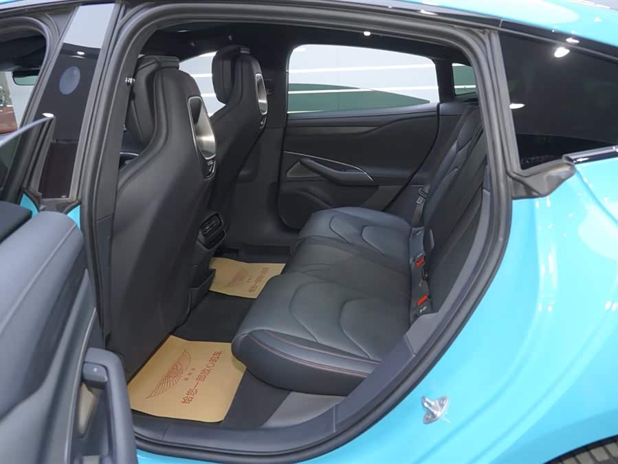 MI SU7 2024 car image #17