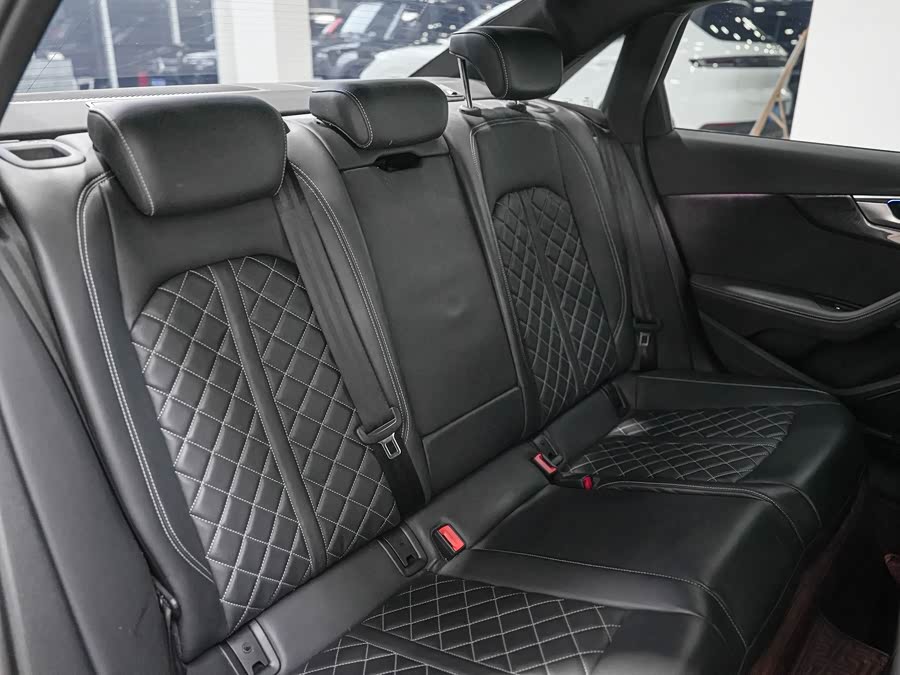 Audi S4 2023 صورة سيارة #17