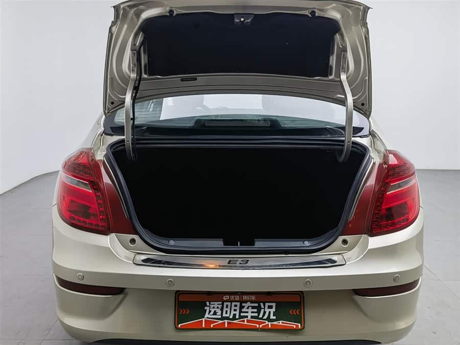 Kaiyi E3 2018 #17 Kaiyi E3 2018 car image #17