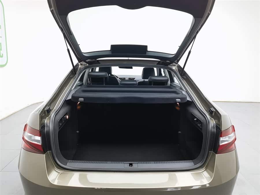Skoda Superb 2016 car image #17