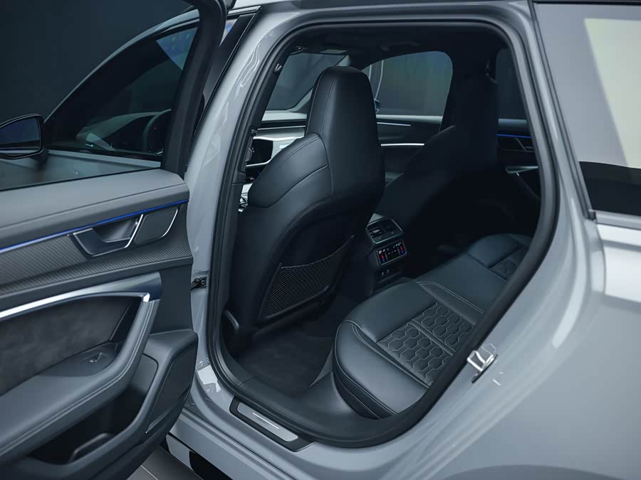 Audi RS 6 2021 car image #17