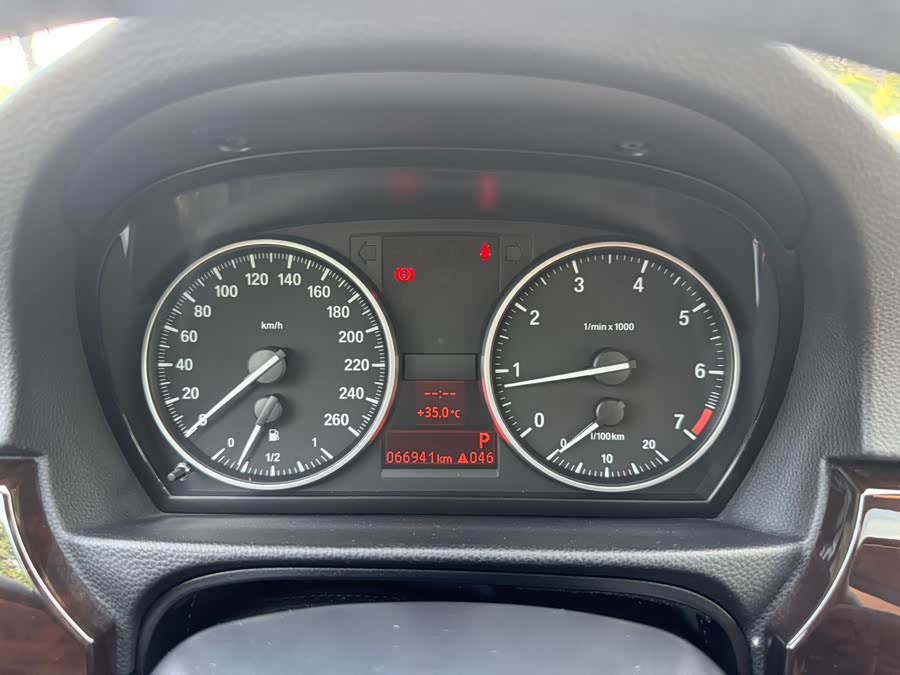 BMW 3 Series (Imported) 2010 car image #17