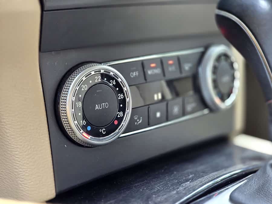 Mercedes-Benz GLK Class (Imported) 2010 #17 Mercedes-Benz GLK Class (Imported) 2010 car image #17