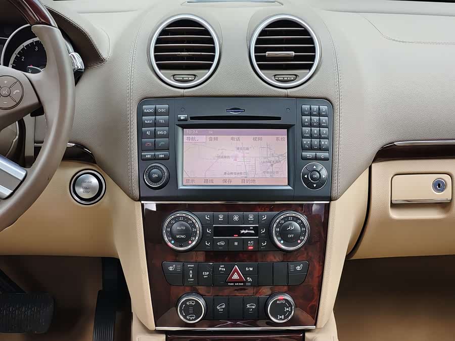 Mercedes-Benz GL Class 2011 car image #17