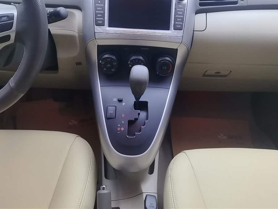 Toyota Reiz 2016 #17 Toyota Reiz 2016 car image #17